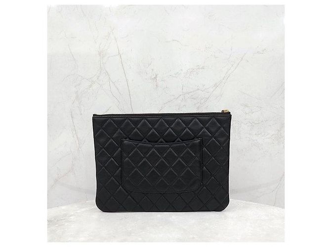 Chanel Clutch Medium Black con dettagli dorati - vista 3