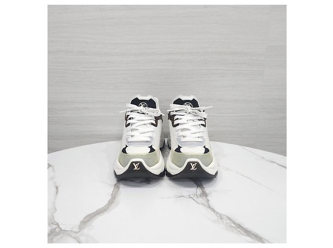 Louis Vuitton Run Sneakers White Monogram - Ansicht 10