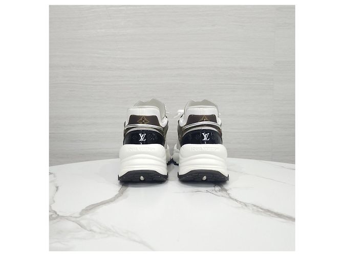 Louis Vuitton Run Sneakers White Monogram - Ansicht 11