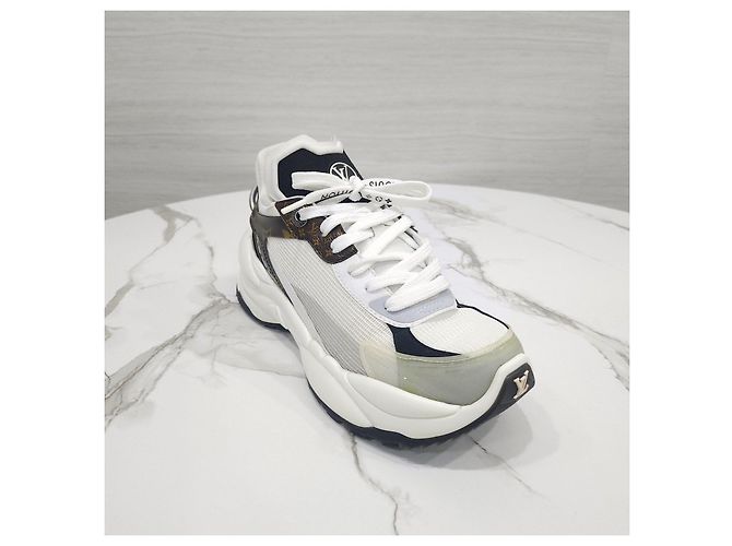 Louis Vuitton Run Sneakers White Monogram - Ansicht 13