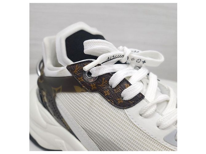 Louis Vuitton Run Sneakers White Monogram - Ansicht 15