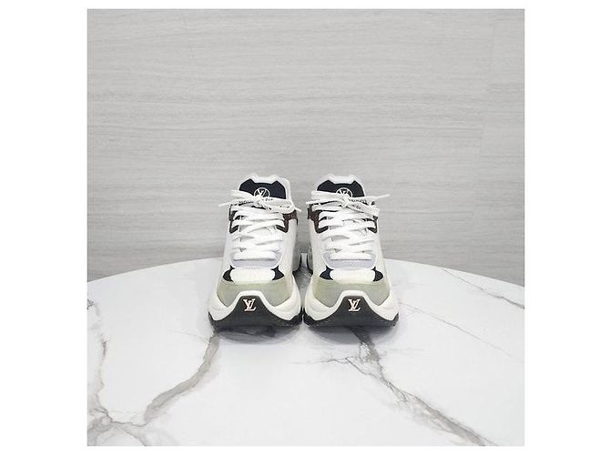 Louis Vuitton Run Sneakers White Monogram - Ansicht 2