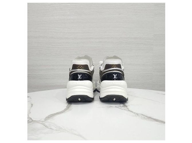 Louis Vuitton Run Sneakers White Monogram - Ansicht 3