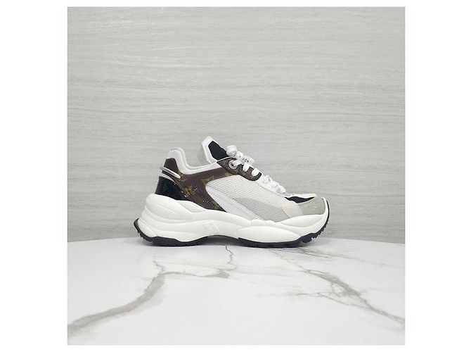 Louis Vuitton Run Sneakers White Monogram - Ansicht 4