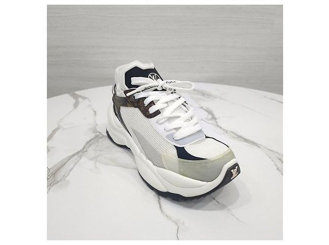 Louis Vuitton Run Sneakers White Monogram - Ansicht 5