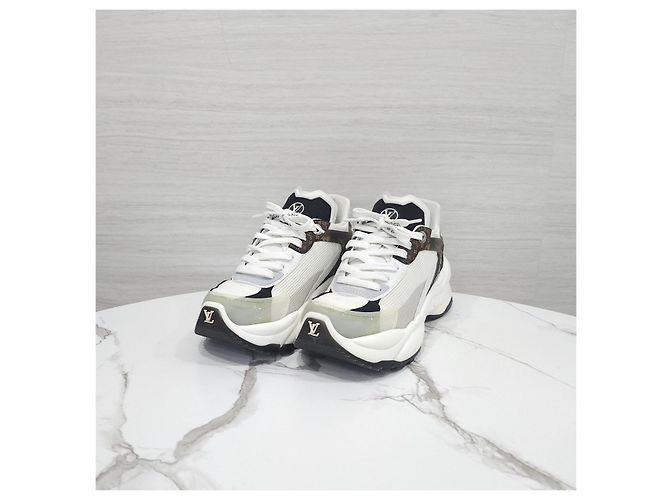 Louis Vuitton Run Sneakers White Monogram - Ansicht 9