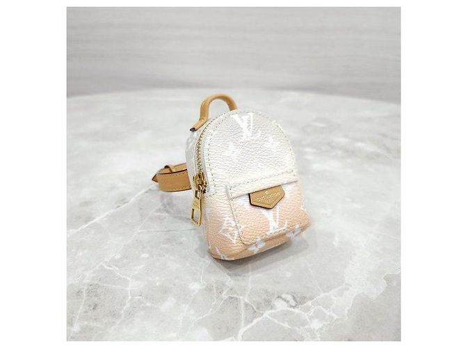 Louis Vuitton Bracciale Charm Monogram by the Pool - vista 2