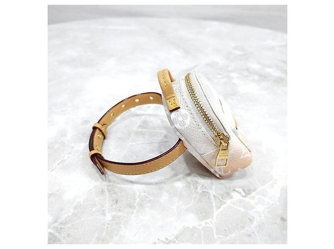 Louis Vuitton Bracciale Charm Monogram by the Pool - vista 3