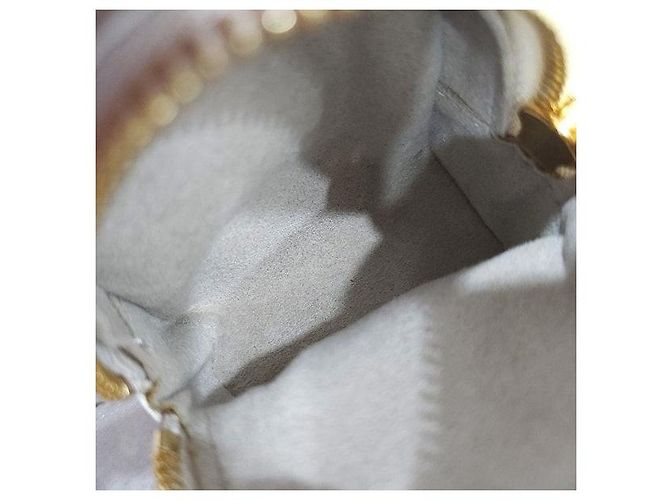 Louis Vuitton Bracciale Charm Monogram by the Pool - vista 9