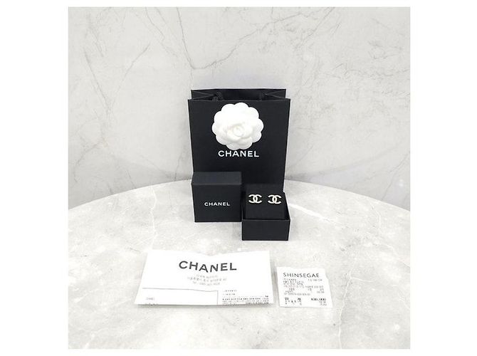 Chanel Orecchini classici con logo CC dorato - vista 7