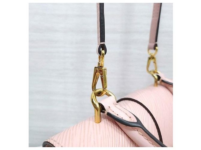 Louis Vuitton Borsa a tracolla Rocky BB Epi Rose Ballerine - vista 4