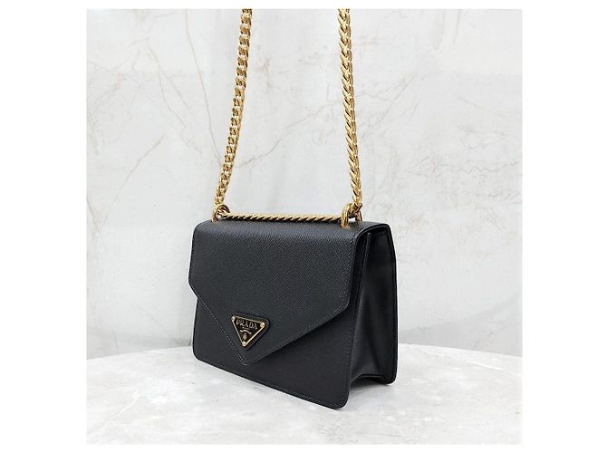 Prada Borsa a spalla a busta con catena in pelle Saffiano con logo Triangle - vista 10