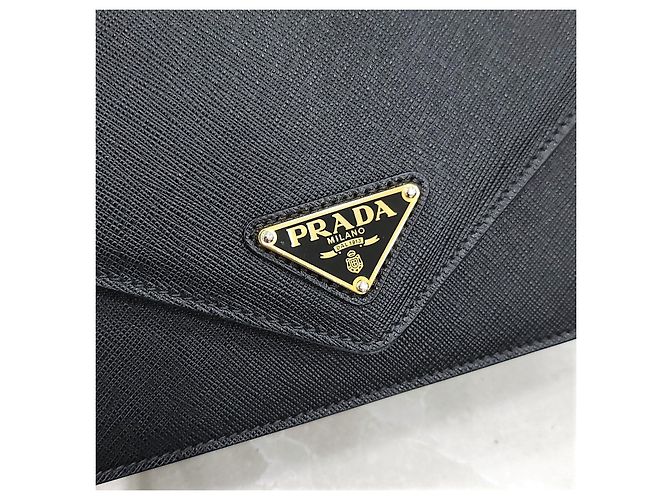 Prada Borsa a spalla a busta con catena in pelle Saffiano con logo Triangle - vista 12