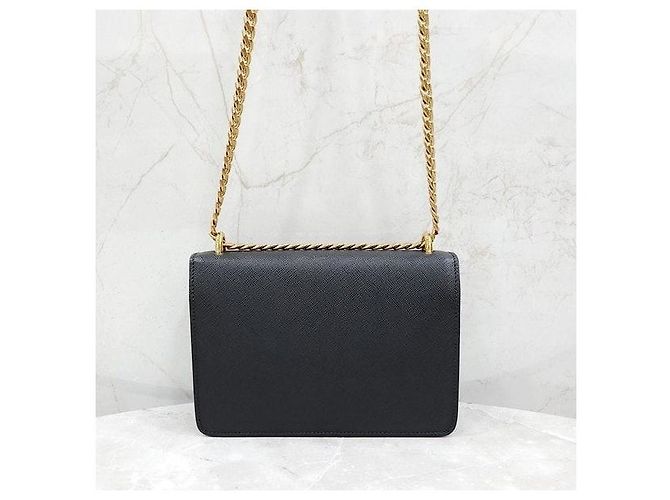 Prada Borsa a spalla a busta con catena in pelle Saffiano con logo Triangle - vista 3