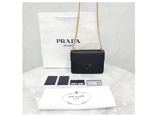 Prada Borsa a spalla a busta con catena in pelle Saffiano con logo Triangle - vista 8