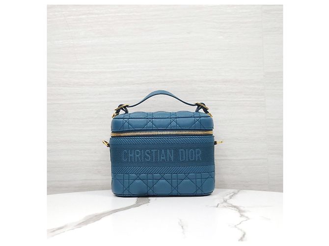 Dior Piccolo Beauty Case da Viaggio in Pelle di Agnello Cannage Blu - vista 11