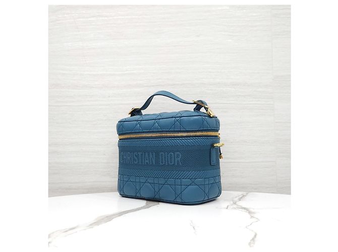 Dior Piccolo Beauty Case da Viaggio in Pelle di Agnello Cannage Blu - vista 12