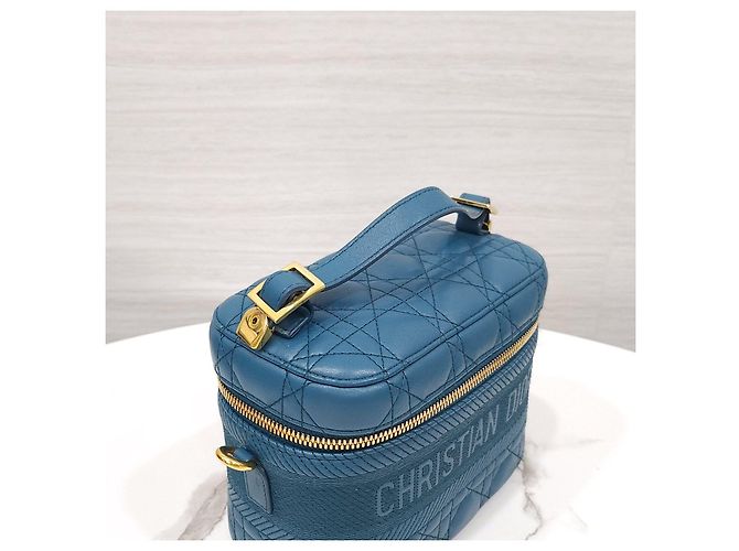 Dior Piccolo Beauty Case da Viaggio in Pelle di Agnello Cannage Blu - vista 15