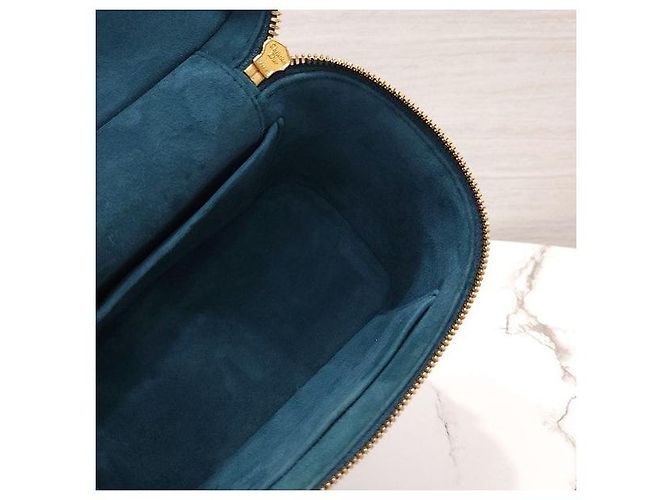 Dior Piccolo Beauty Case da Viaggio in Pelle di Agnello Cannage Blu - vista 9