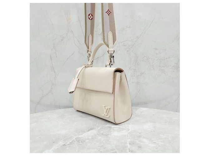Louis Vuitton Borsa a tracolla Epi Mini Clooney - vista 13
