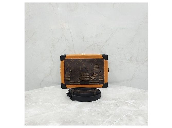 Louis Vuitton Limited Edition Monogram Soft Trunk Messenger Bag - Ansicht 10