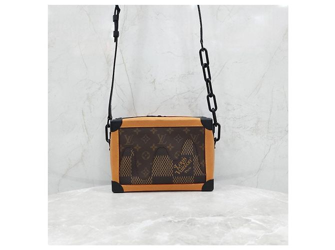 Louis Vuitton Limited Edition Monogram Soft Trunk Messenger Bag - Ansicht 11