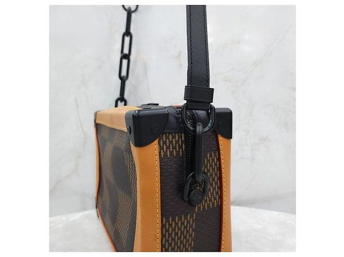 Louis Vuitton Limited Edition Monogram Soft Trunk Messenger Bag - Ansicht 5