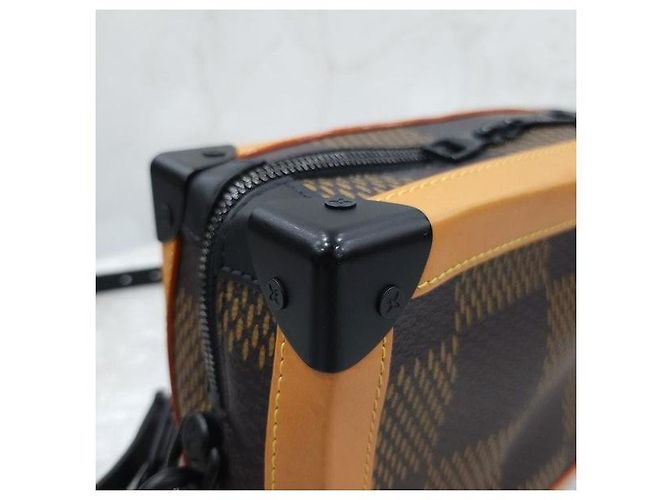 Louis Vuitton Limited Edition Monogram Soft Trunk Messenger Bag - Ansicht 6