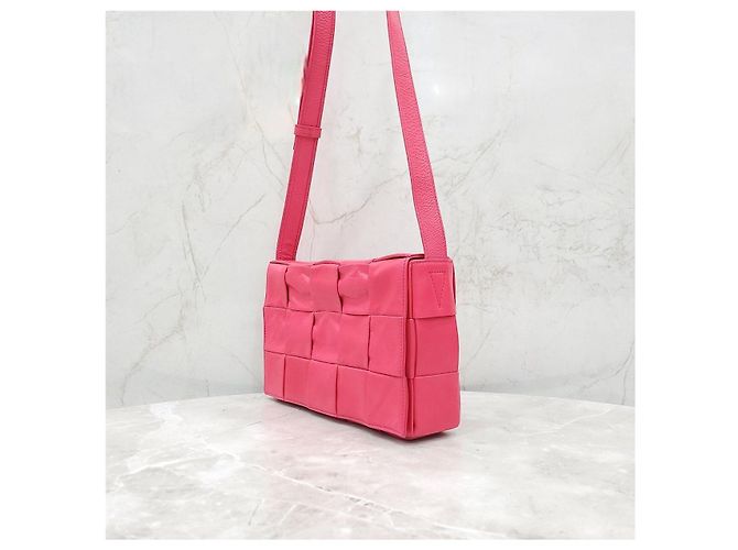 Bottega Veneta Borsa a tracolla Cassette Intrecciato Rosa - vista 12