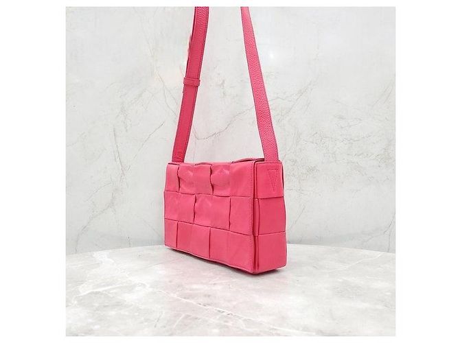 Bottega Veneta Borsa a tracolla Cassette Intrecciato Rosa - vista 2