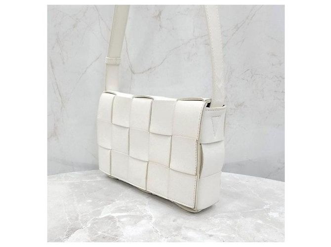 Bottega Veneta Borsa a tracolla Cassette Intrecciato bianca - vista 2