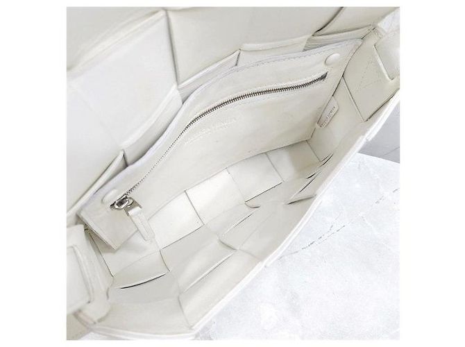 Bottega Veneta Borsa a tracolla Cassette Intrecciato bianca - vista 6