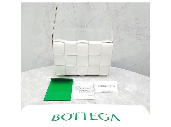 Bottega Veneta Borsa a tracolla Cassette Intrecciato bianca - vista 7