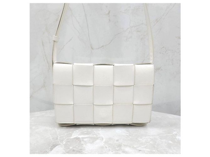 Bottega Veneta Borsa a tracolla Cassette Intrecciato bianca - vista 8