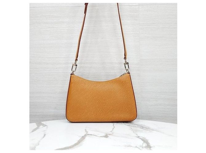 Louis Vuitton Borsa a tracolla Marel Epi Gold Miel - vista 3