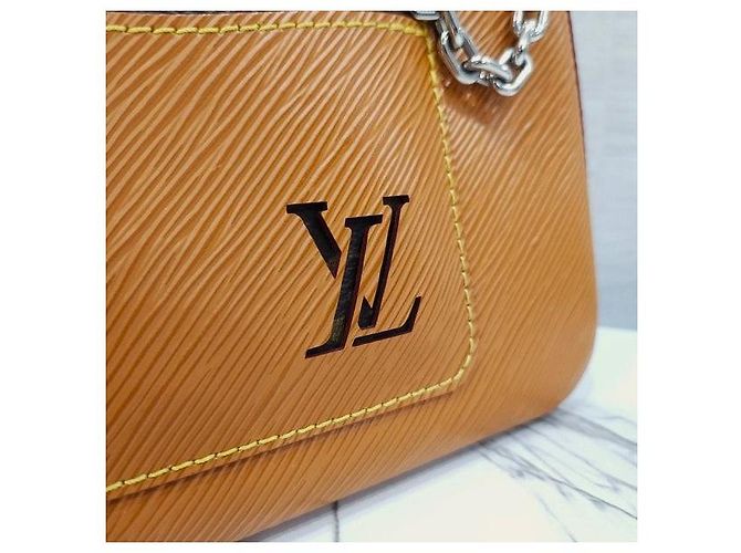 Louis Vuitton Borsa a tracolla Marel Epi Gold Miel - vista 6