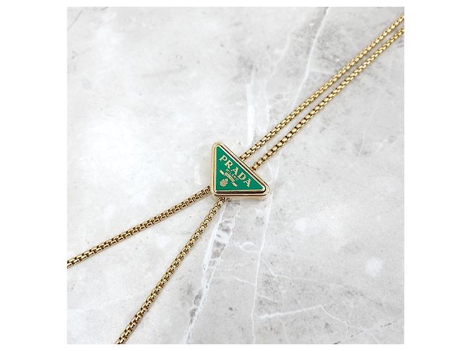 Prada Mini borsa a catena in pelle verde per telefono con logo Triangle - vista 12