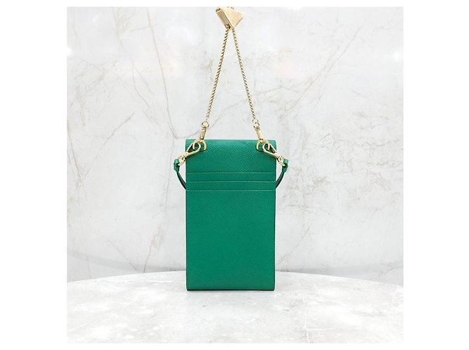 Prada Mini borsa a catena in pelle verde per telefono con logo Triangle - vista 3