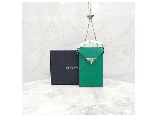 Prada Mini borsa a catena in pelle verde per telefono con logo Triangle - vista 8