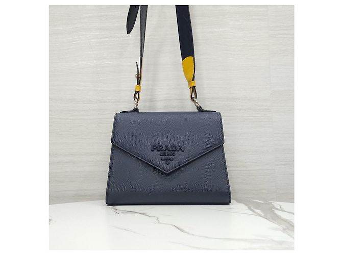 Prada Borsa a tracolla con patta in pelle Saffiano monocromatica - vista 11