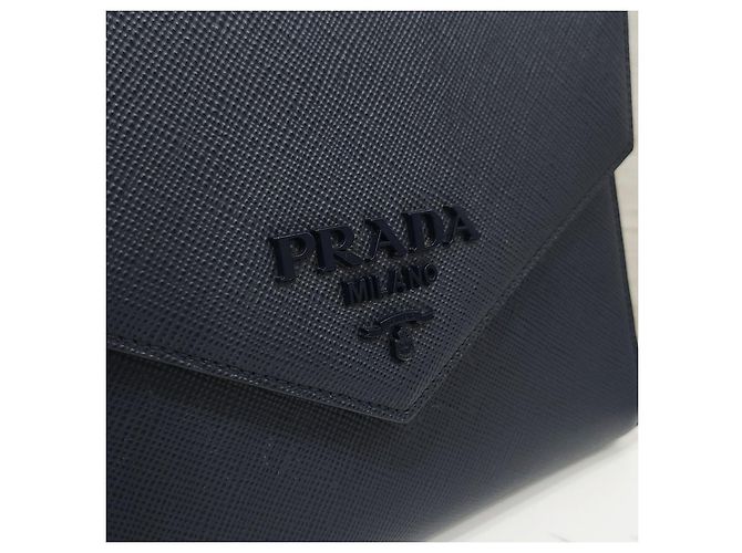 Prada Borsa a tracolla con patta in pelle Saffiano monocromatica - vista 15