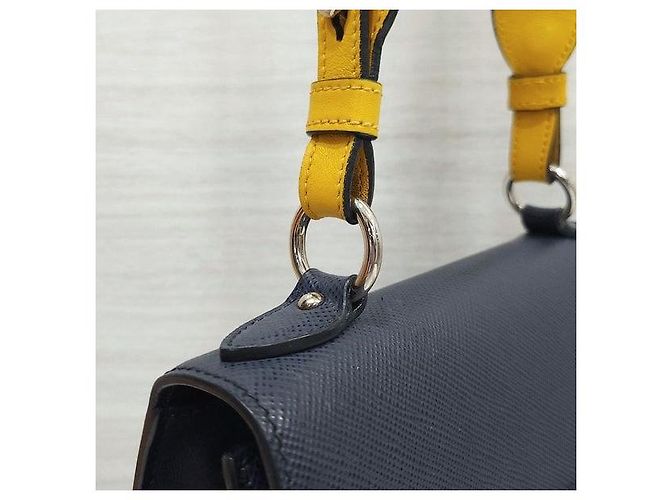 Prada Borsa a tracolla con patta in pelle Saffiano monocromatica - vista 4