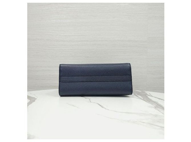 Prada Borsa a tracolla con patta in pelle Saffiano monocromatica - vista 8