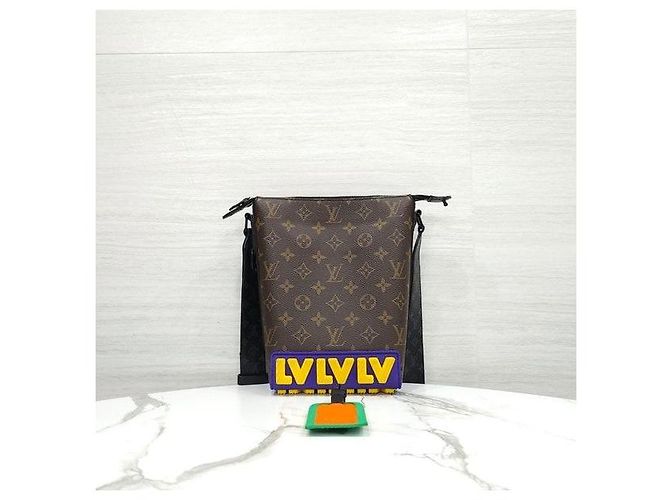 Louis Vuitton Borsa Messenger Rubber Cruiser Monogram Brown - vista 10