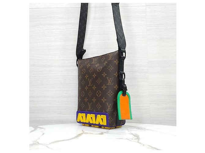 Louis Vuitton Borsa Messenger Rubber Cruiser Monogram Brown - vista 12