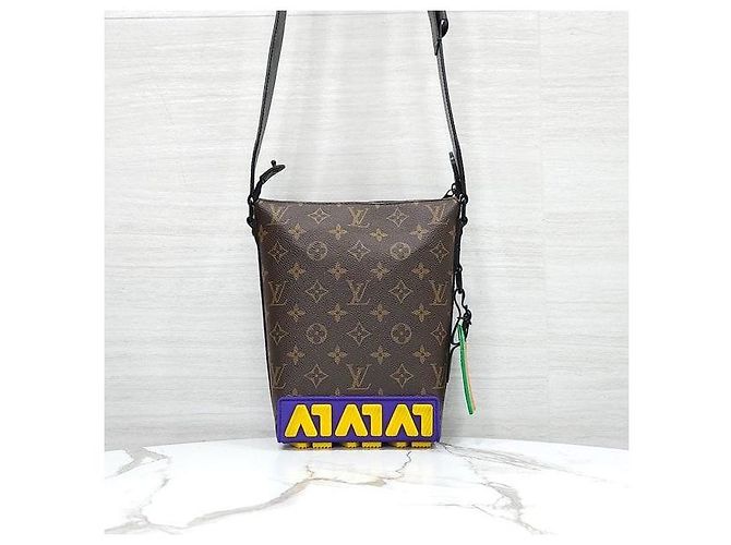 Louis Vuitton Borsa Messenger Rubber Cruiser Monogram Brown - vista 3