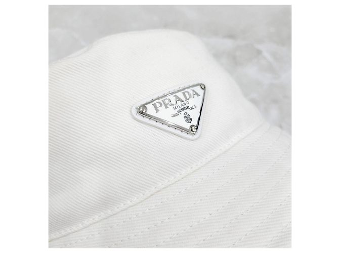 Prada Re-Nylon Bucket Hat mit weißem Dreiecks-Logo - Ansicht 10