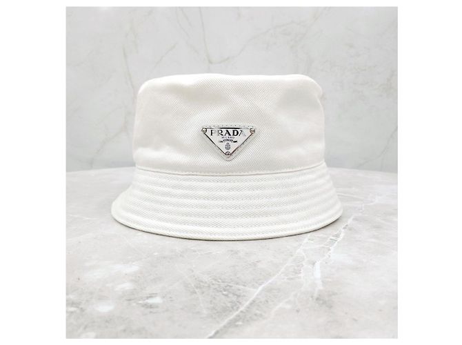 Prada Re-Nylon Bucket Hat mit weißem Dreiecks-Logo - Ansicht 7