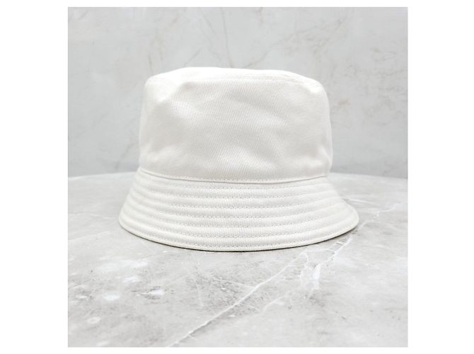 Prada Re-Nylon Bucket Hat mit weißem Dreiecks-Logo - Ansicht 9