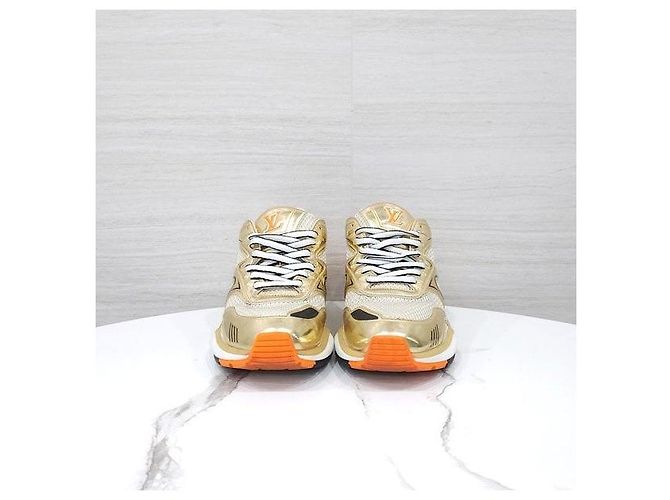 Louis Vuitton Sneakers Trail White Gold Edition - vista 2